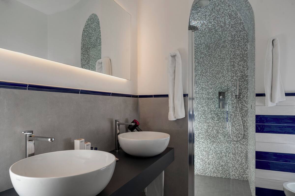 apartment | 1 bedroom, minibar, in-room safe, individually decorated