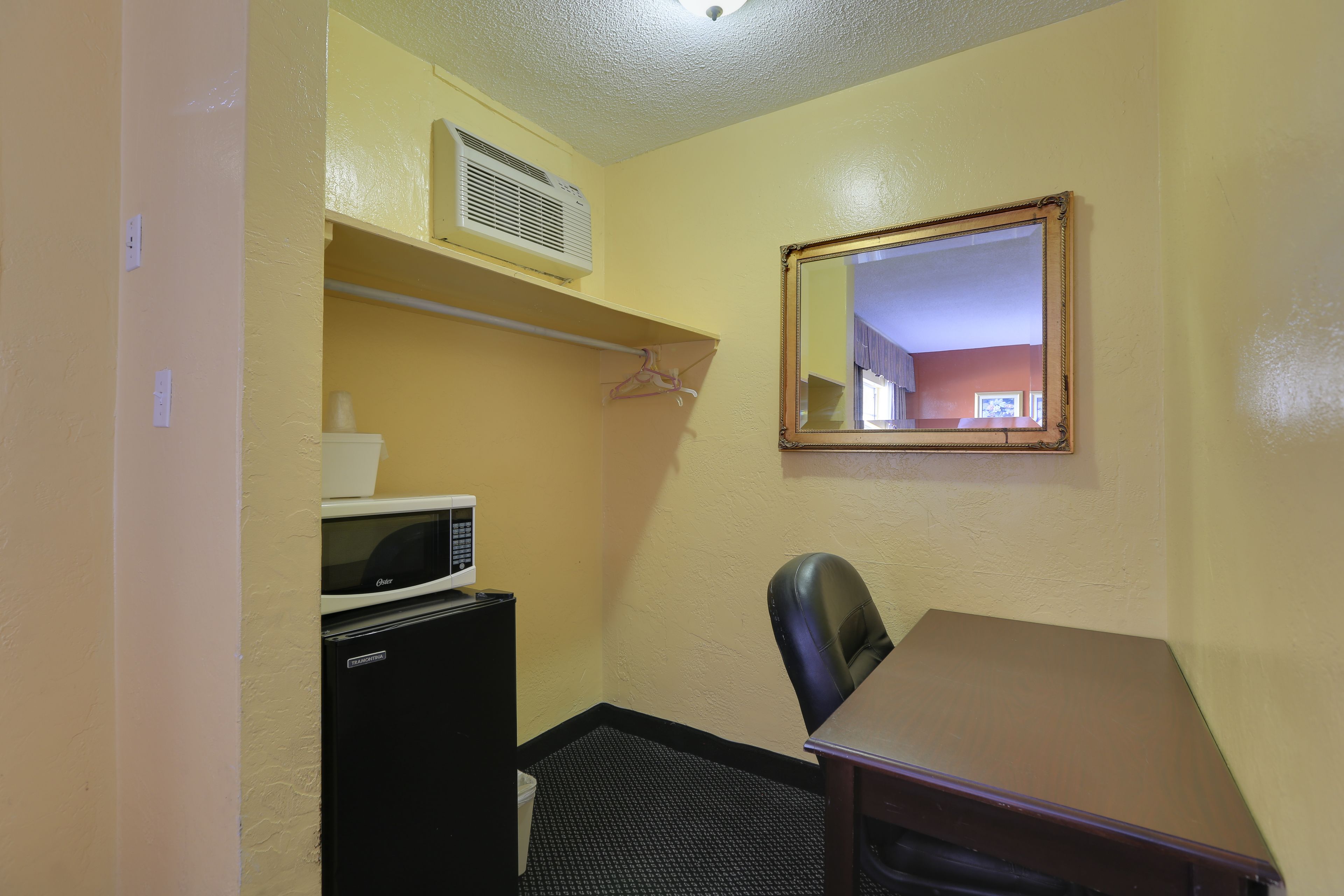 Photo - Budget Inn - St. Petersburg