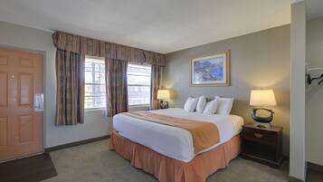 One king bed non smoking | Desk, free WiFi, bed sheets, alarm clocks