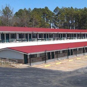 Front of property - Family Budget Inn (Harrison)