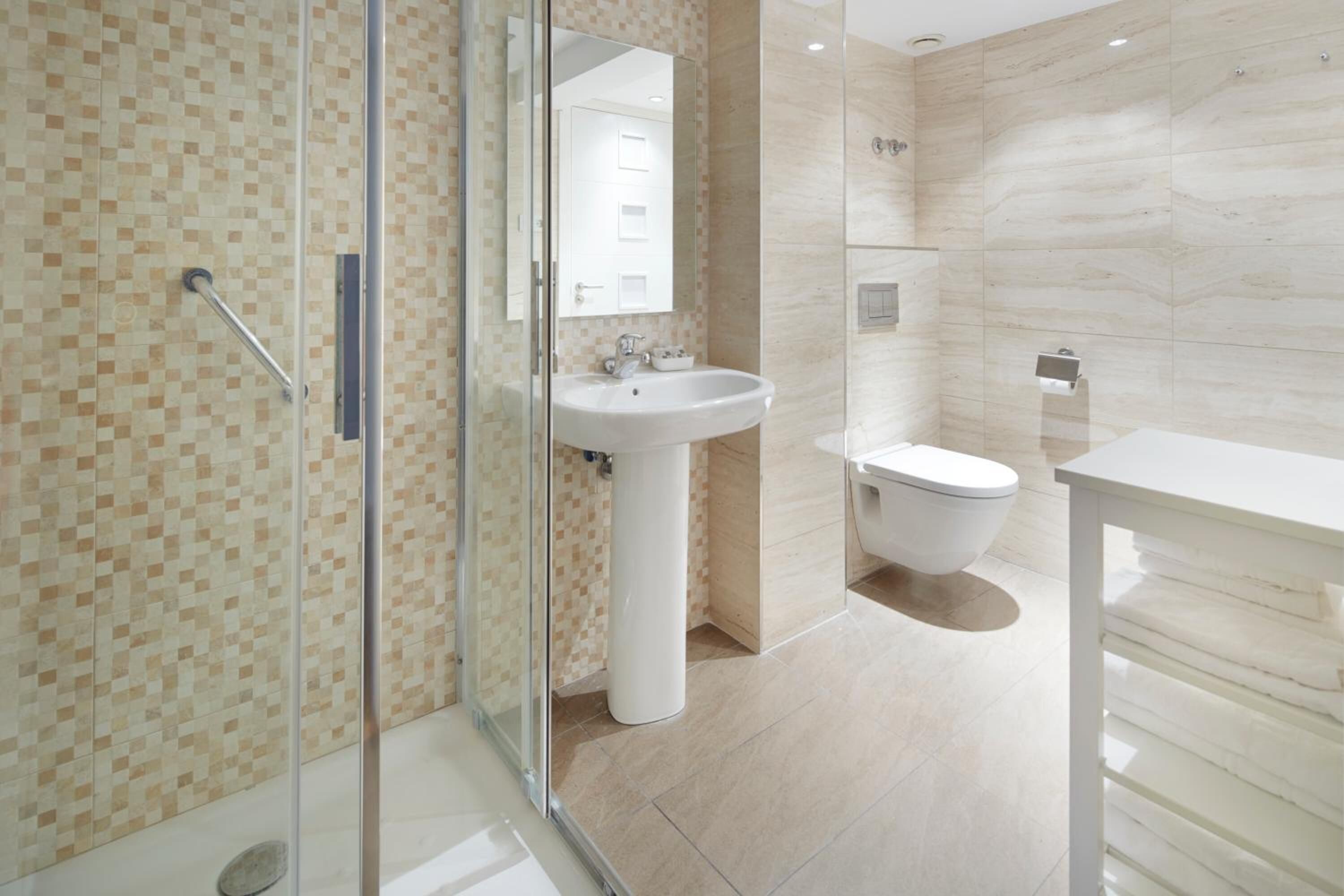 shower, free toiletries, hair dryer, towels