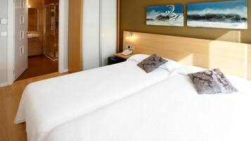 Meja kerja, Wi-Fi gratis, dan seprai linen