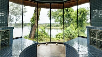 Body wraps, body scrubs, thalassotherapy, 5 treatment rooms