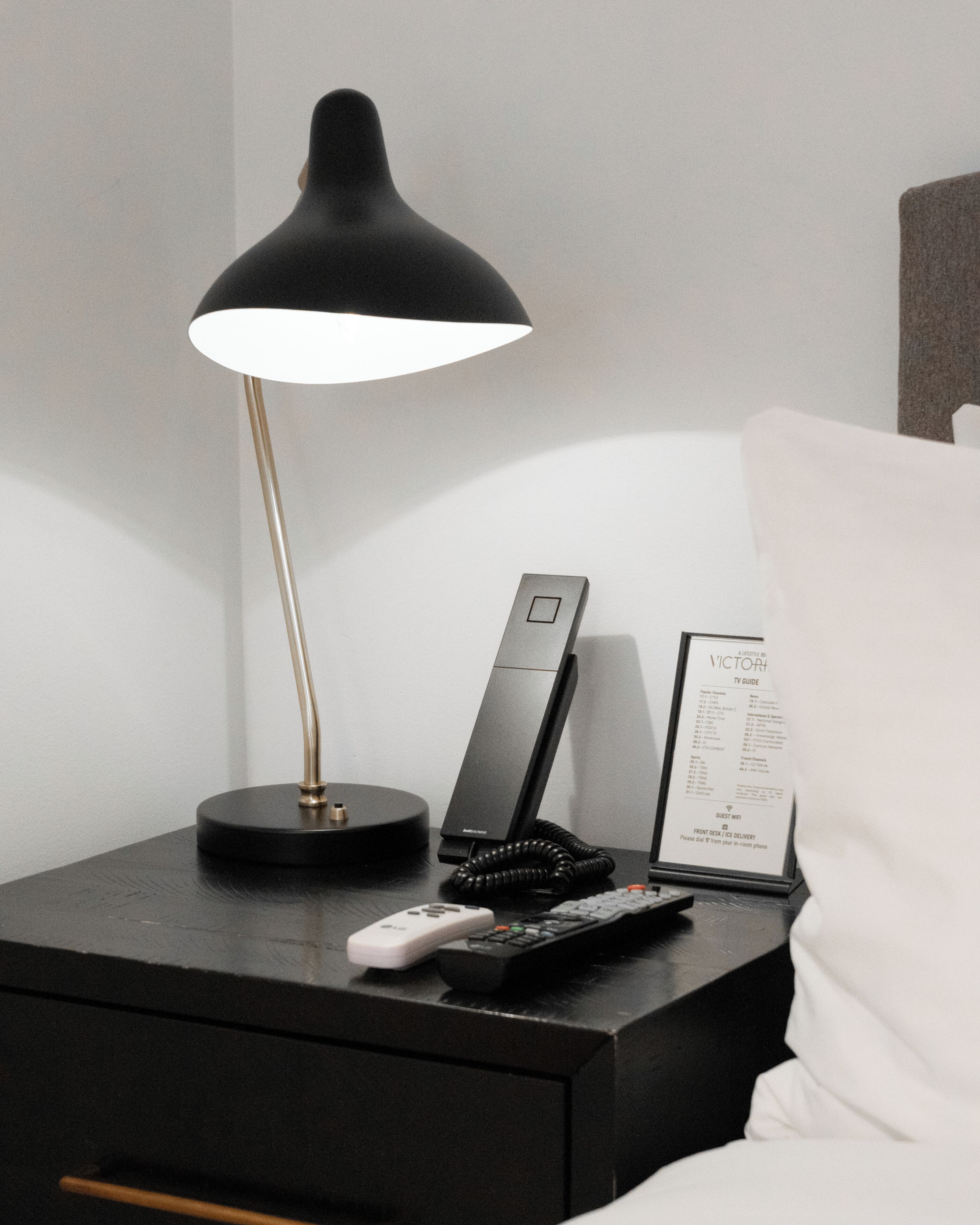 Zimmer | Hochwertige Bettwaren, Daunenbettdecken, Pillowtop-Betten, Zimmersafe