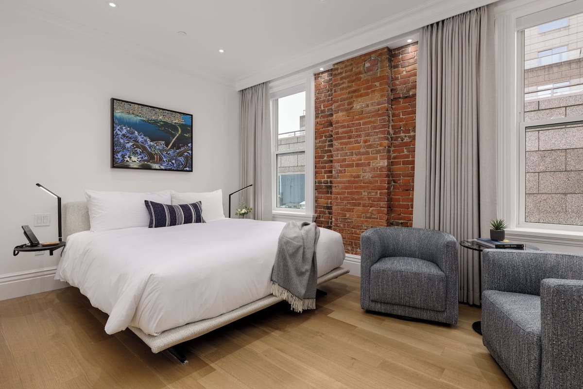 Sterling King | Premium bedding, down comforters, pillowtop beds, in-room safe