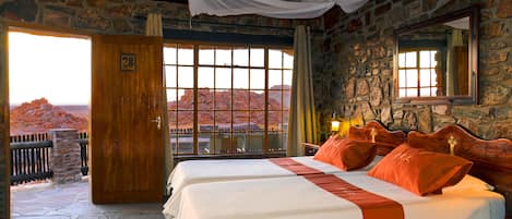 Coffre-fort, bureau, espace de travail pour ordinateurs portables