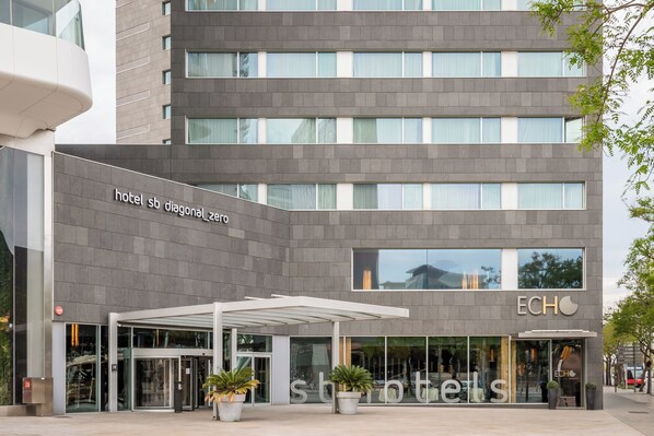 A modern hotel with a glass facade, a covered entrance, and a visible sign for 'hotel sb diagonal 20'. - Hotel SB Diagonal Zero 4 Sup (Barcelona)