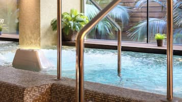 Salas de tratamiento para parejas, sauna y tina de hidromasaje