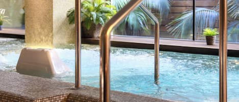 Couples treatment rooms, sauna, hot tub, steam room, Turkish bath