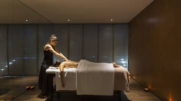 Couples treatment room(s), sauna, hot tub, steam room