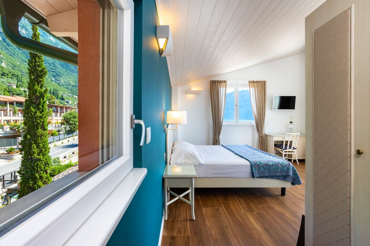 panoramic suite, balcony, lake view | 1 bedroom, premium bedding, minibar, in-room safe