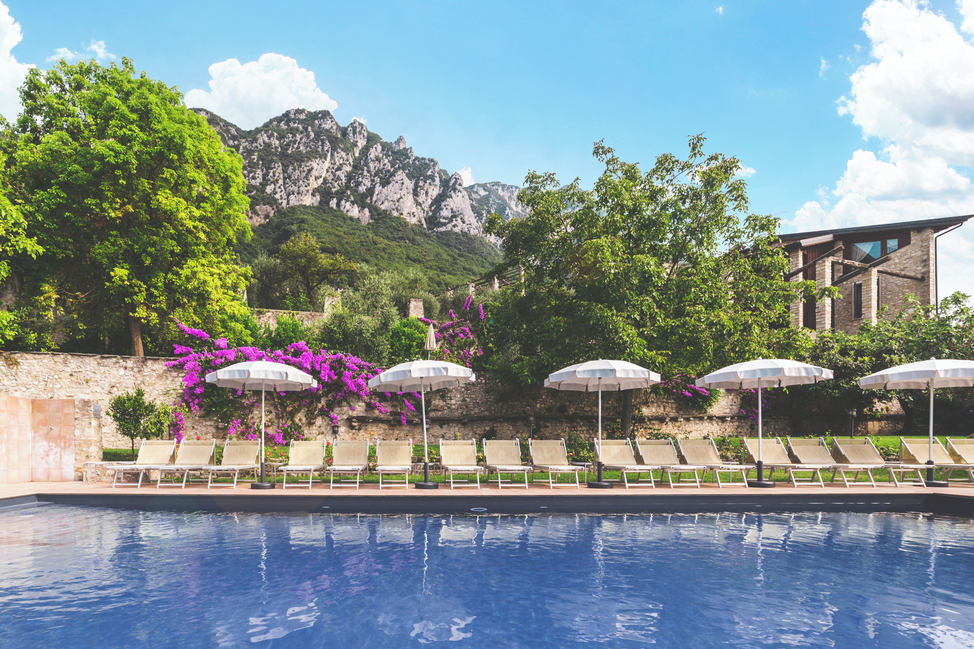 seasonal outdoor pool, open 10:00 am to 7:00 pm, pool loungers