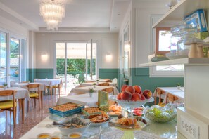 Petit déjeuner buffet compris tous les jours