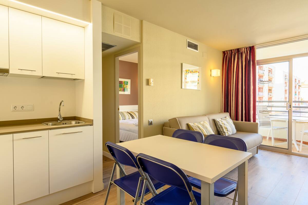 Blackout curtains, free WiFi, bed sheets