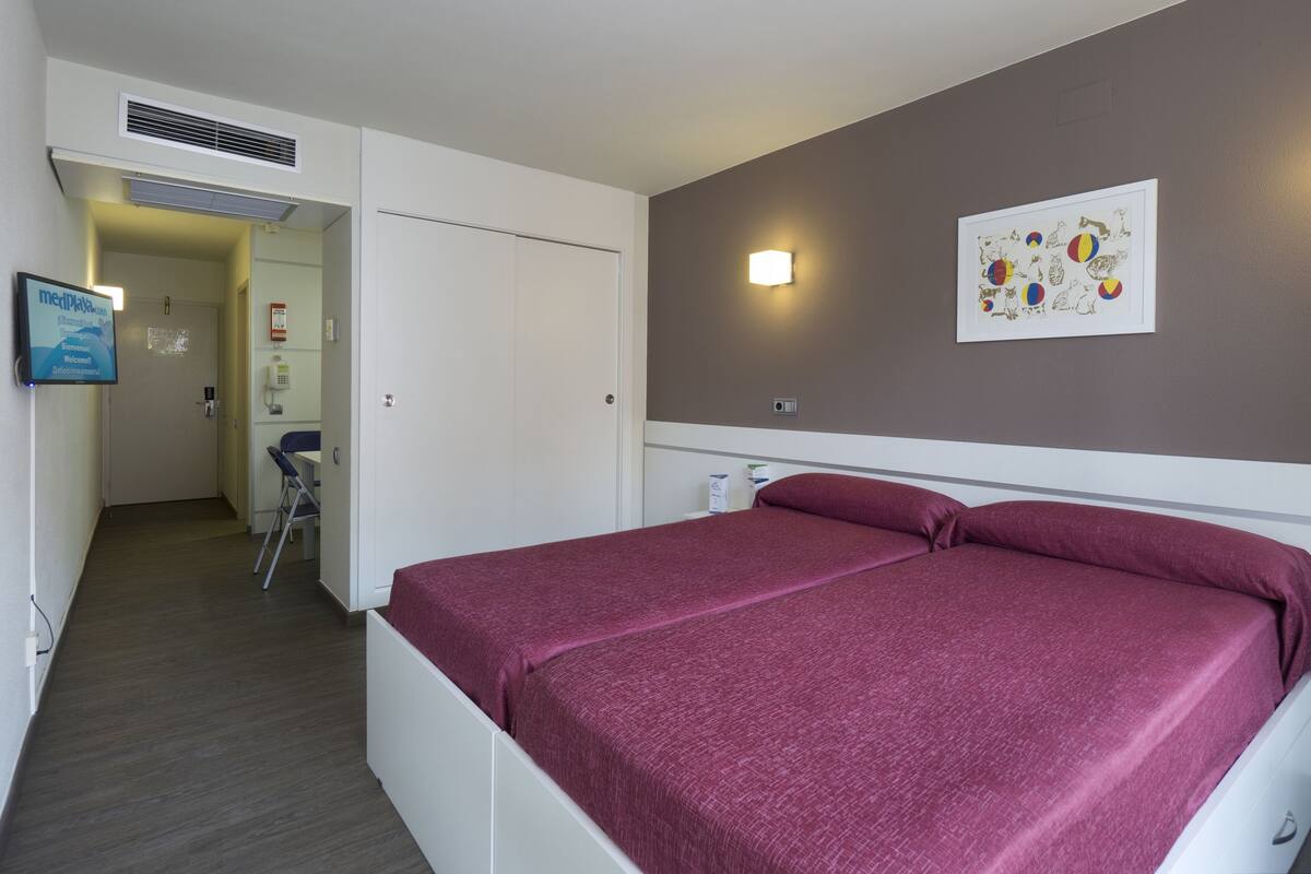 Blackout curtains, free WiFi, bed sheets