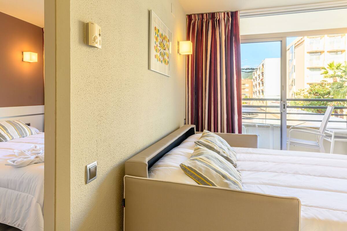 Blackout curtains, free WiFi, bed sheets
