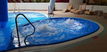 Bañera de hidromasaje interior