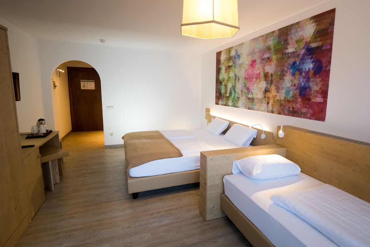 Dreibettzimmer | 1 Schlafzimmer, Zimmersafe, kostenlose Babybetten, BettwÀsche