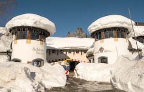 Front of property - Schlosshotel Rosenegg (Fieberbrunn)