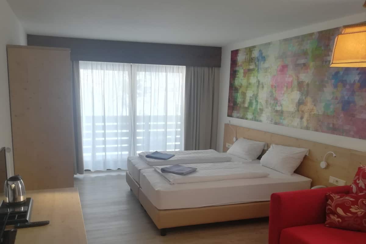 1 Schlafzimmer, Zimmersafe, kostenlose Babybetten, BettwÀsche