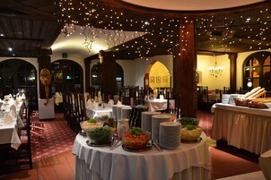 Dinner served, international cuisine