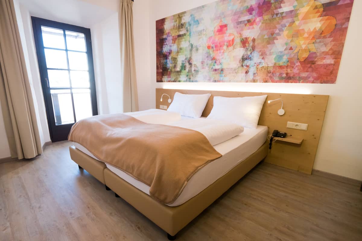 1 Schlafzimmer, Zimmersafe, kostenlose Babybetten, BettwÀsche