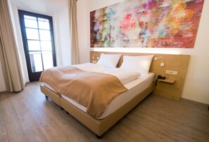 セーフティボックス (室内)、ベビーベッド (無料)、ベッドシーツ