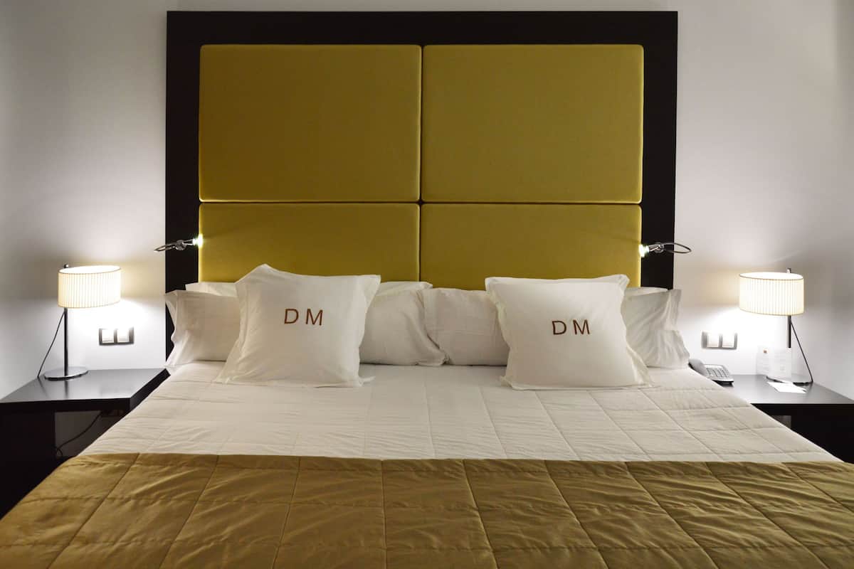 Suite junior | Ropa de cama de alta calidad, edredón y minibar
