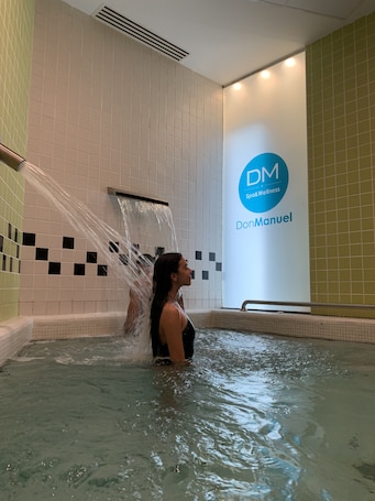 Indoor spa tub