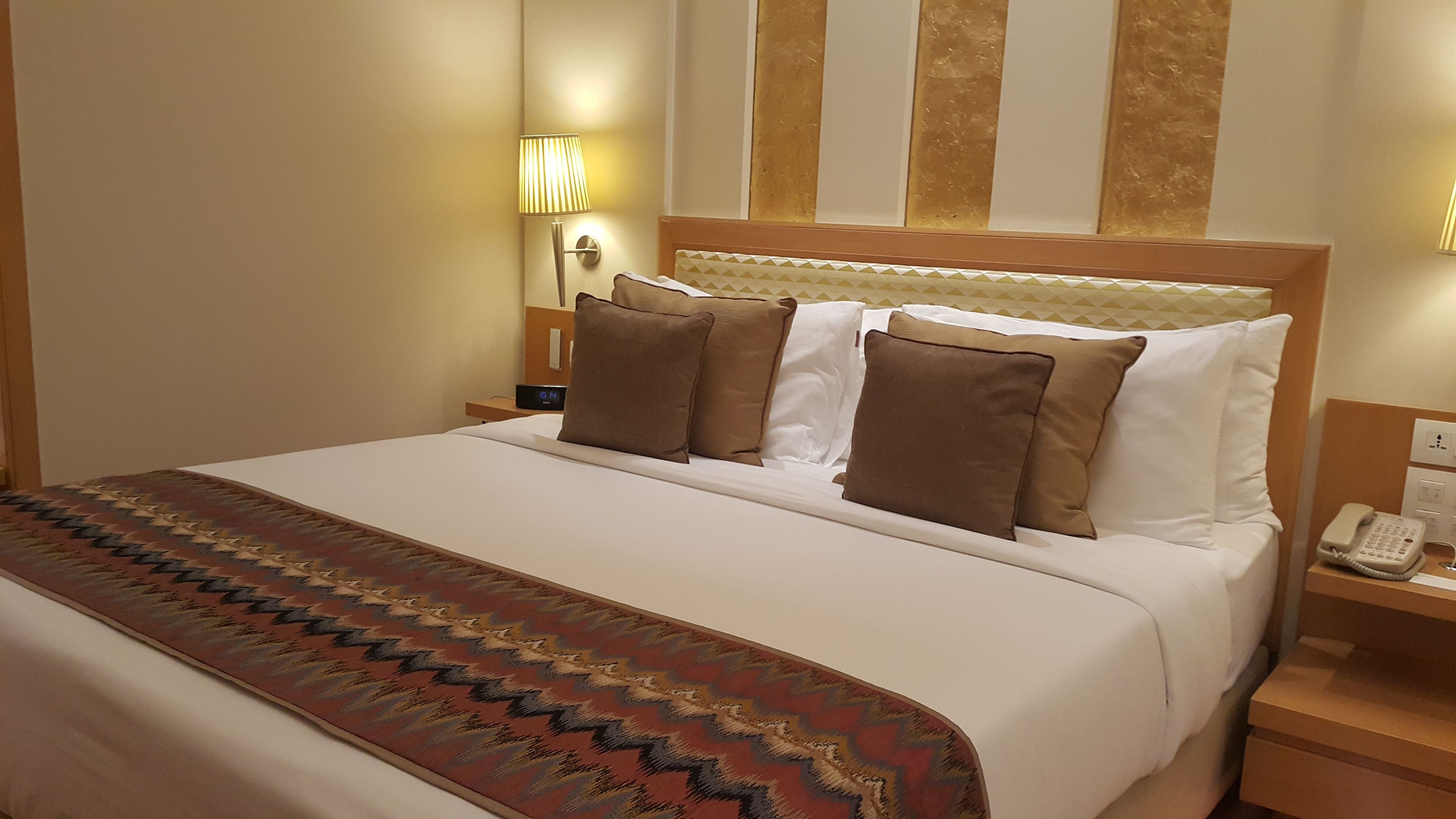 executive room | 1 bedroom, minibar, in-room safe, desk