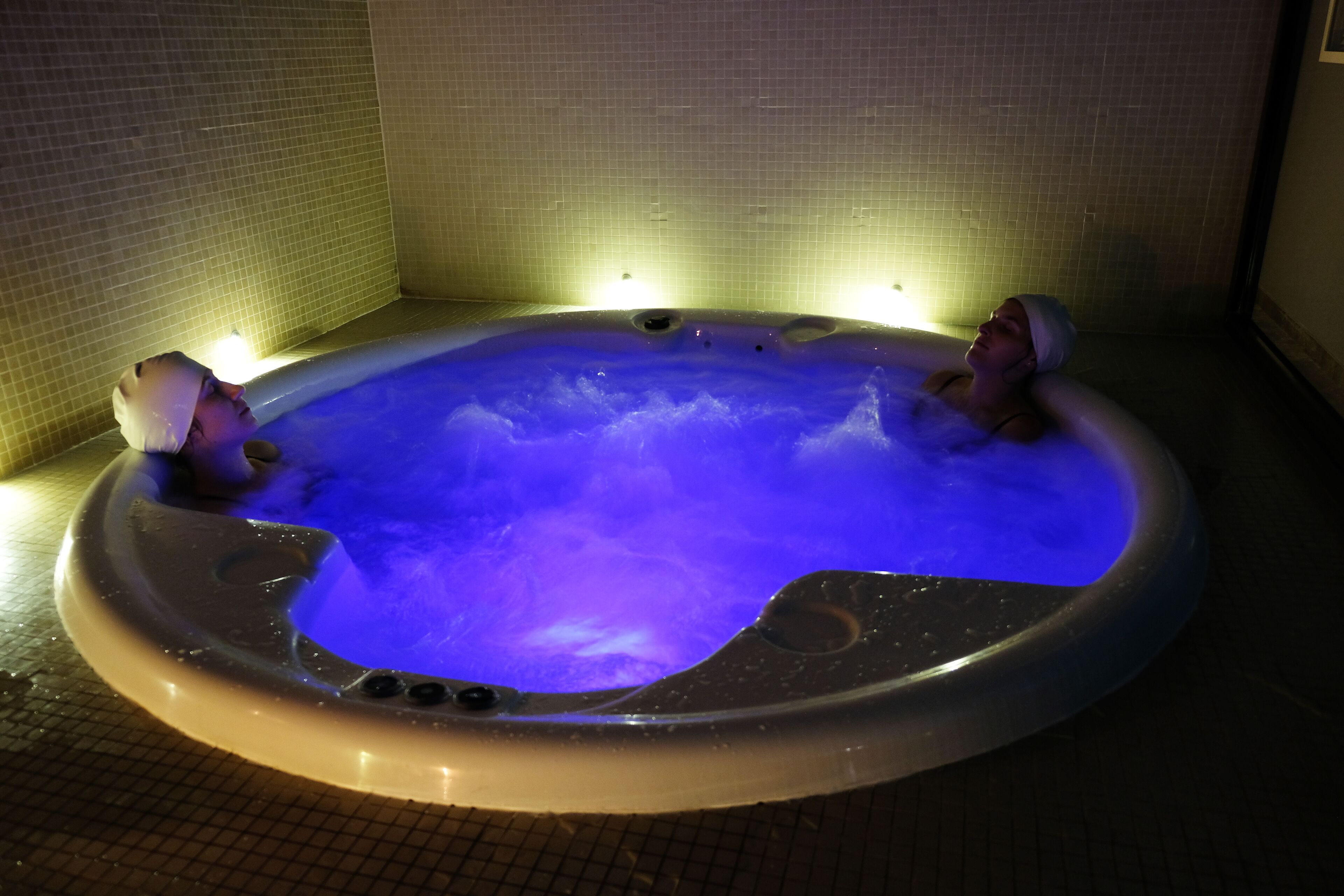 indoor spa tub