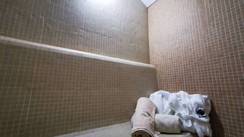 Couples treatment room(s), body treatments, hot stone massages