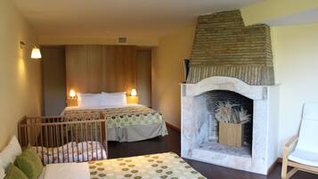 Suite Junior (Standard) | Una cassaforte in camera, con stile personalizzato, una scrivania