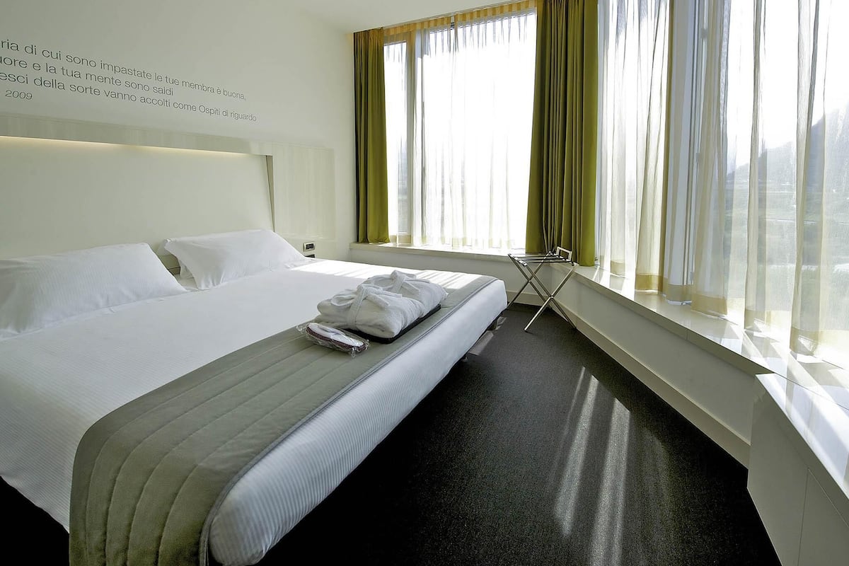 Superior Room, 1 King Bed