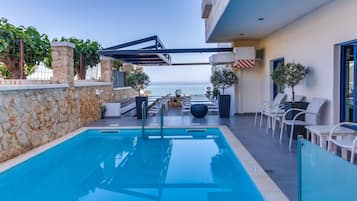 Seasonal outdoor pool, open 8:30 AM to 8:30 PM, pool umbrellas
