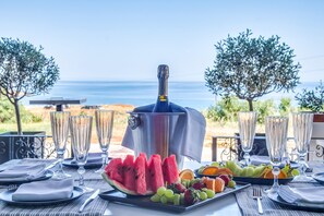 Daily buffet breakfast for a fee