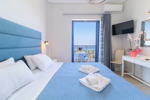 Laptop workspace, blackout drapes, iron/ironing board, free WiFi - Alexis Hotel (Chania)
