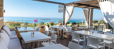 Frühstück, Abendessen, griechische Küche, Blick auf den Pool
