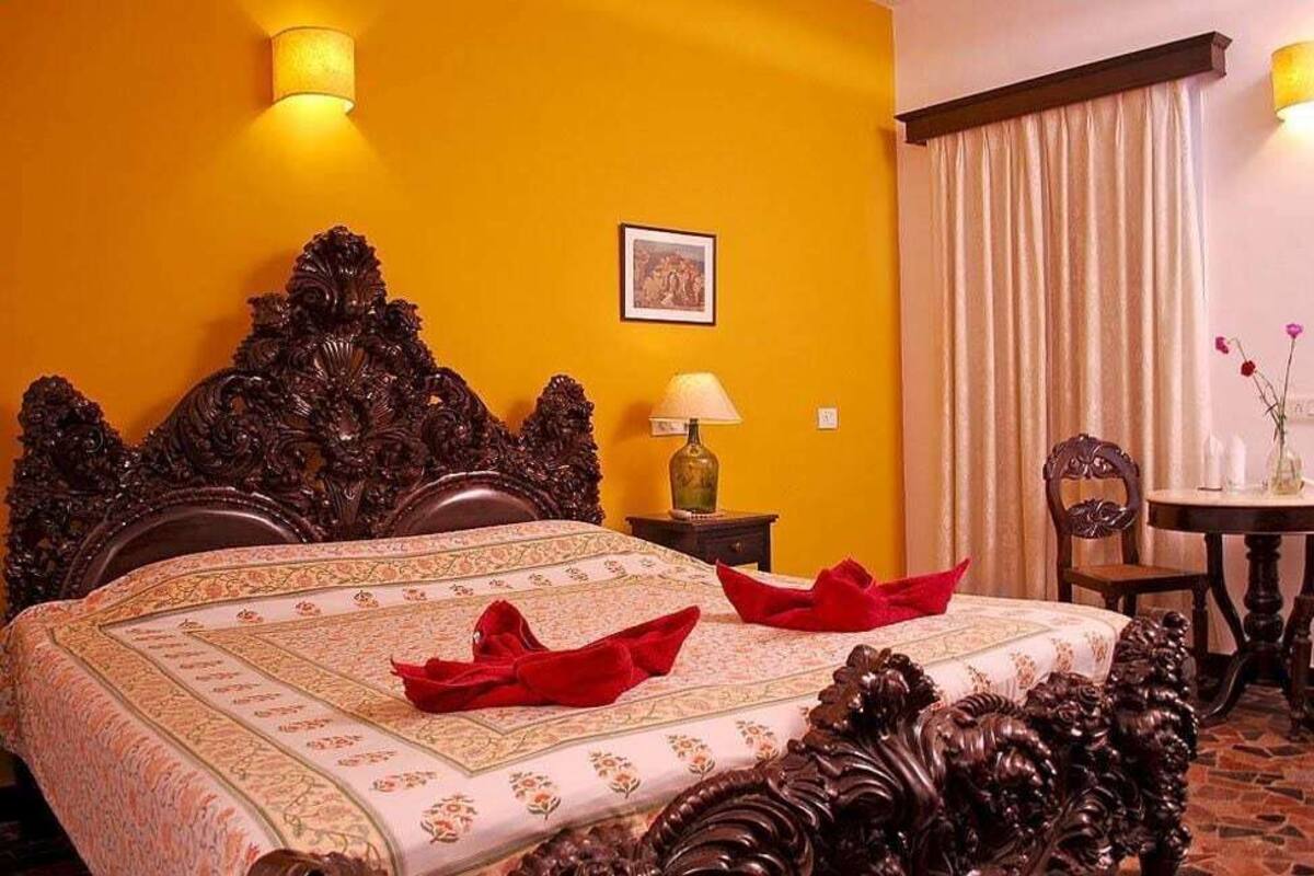 Standardzimmer, 1 Doppelbett | Zimmersafe, Schreibtisch, Verdunkelungsvorhänge, kostenloses WLAN