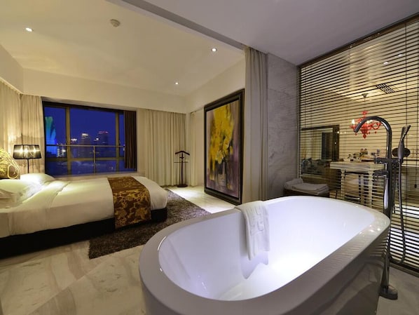 Gratis toiletartikelen, een haardroger, pantoffels, handdoeken