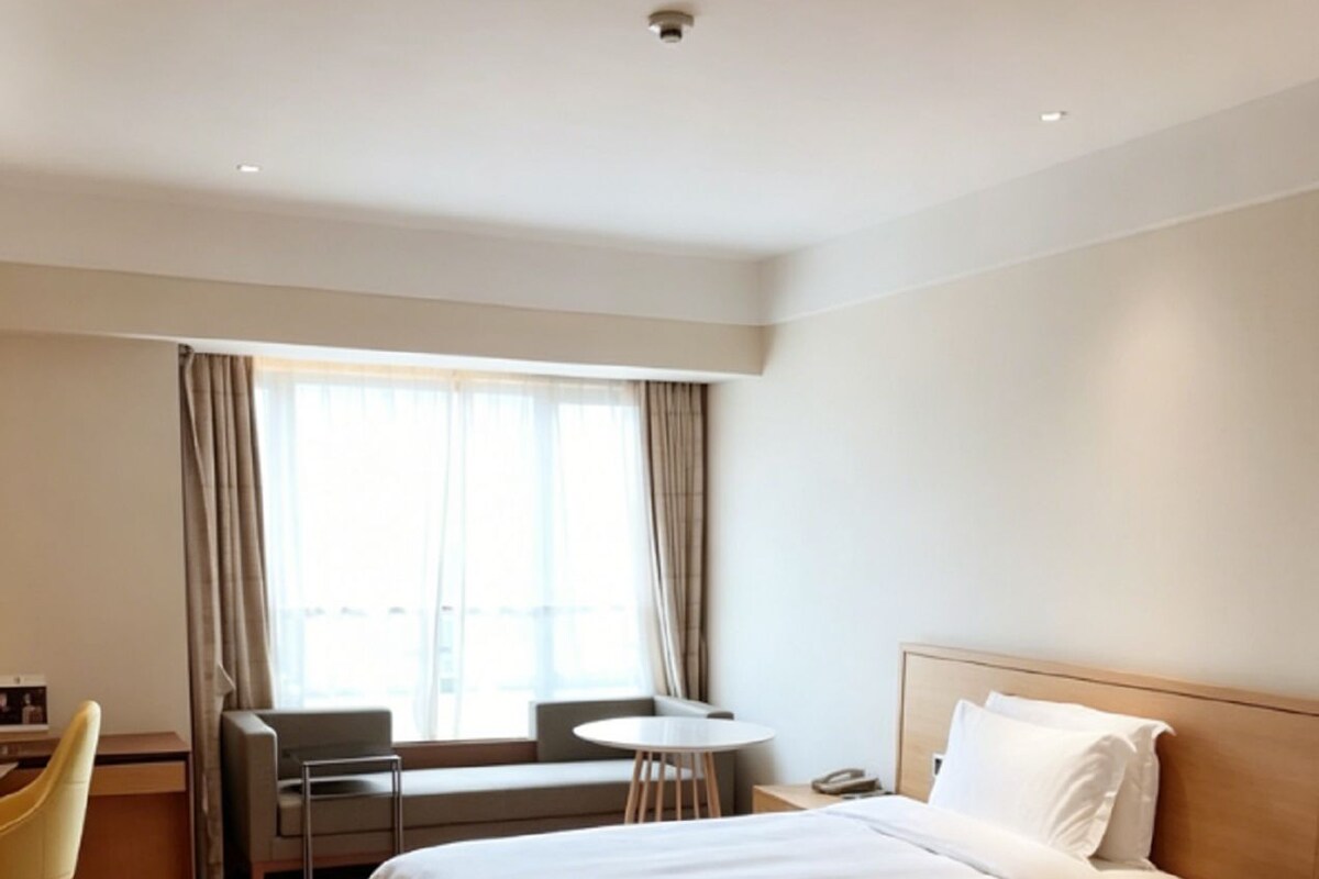 Minibar, két bảo mật tại phòng, bàn 