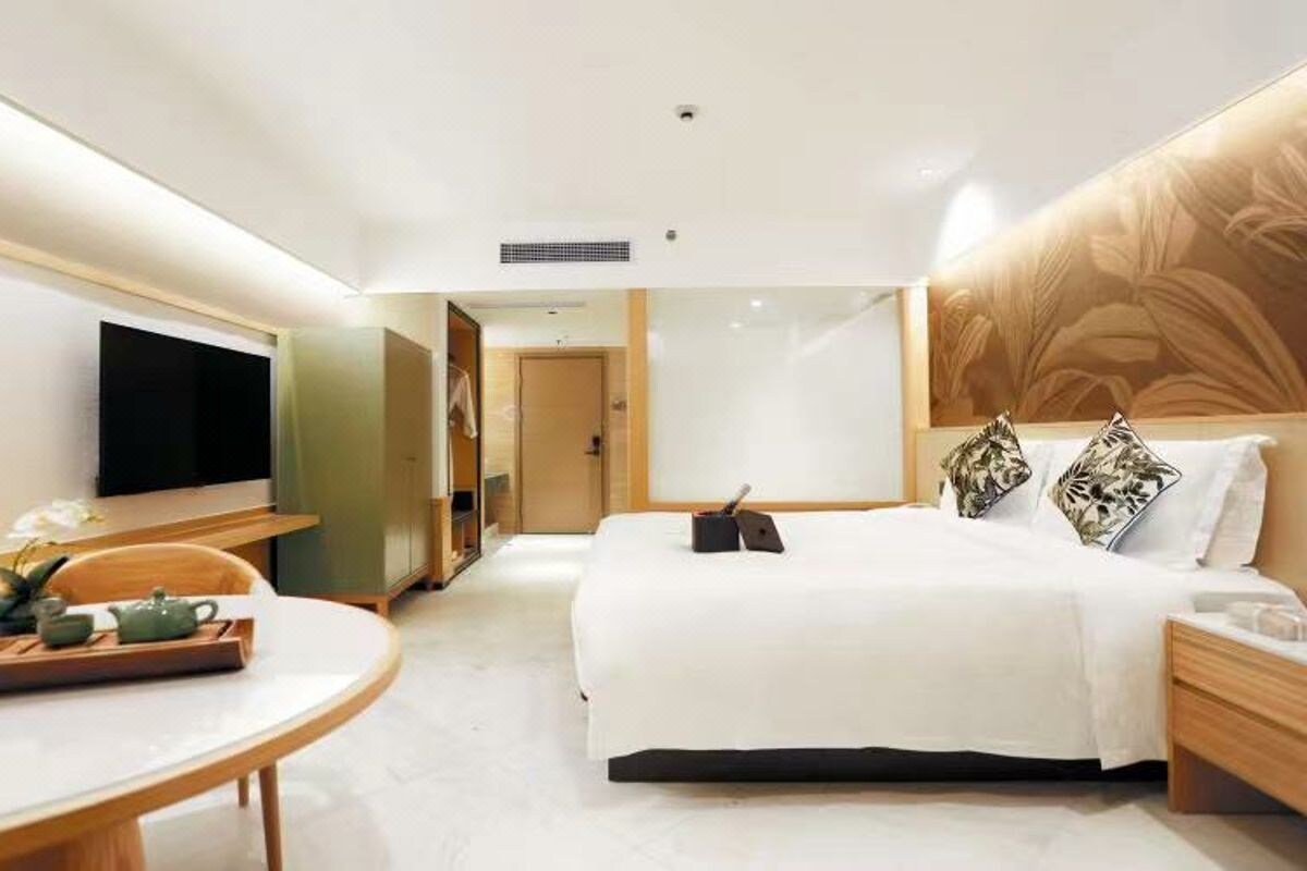 Minibar, két bảo mật tại phòng, bàn 