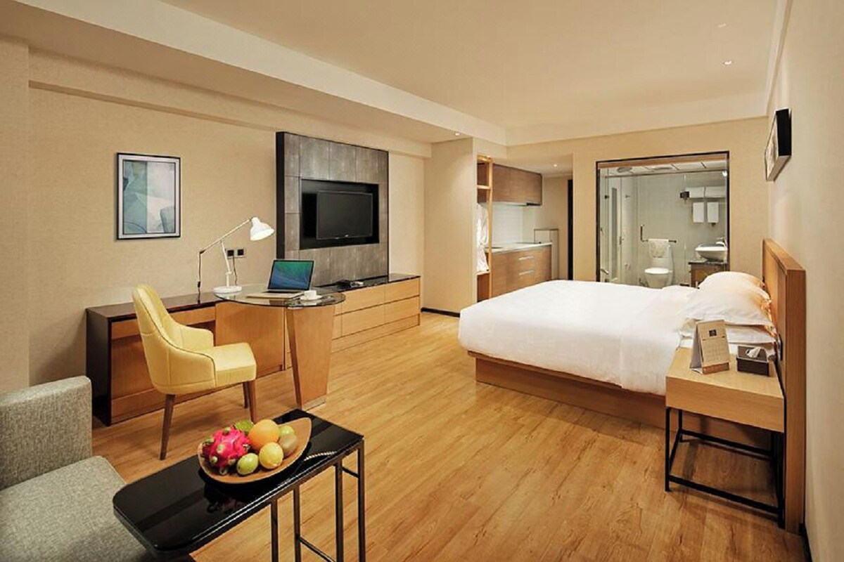 Minibar, két bảo mật tại phòng, bàn 
