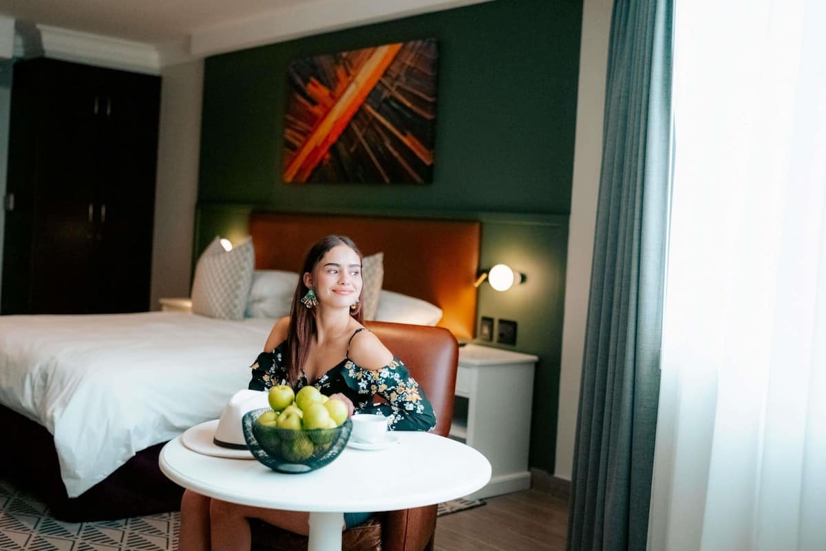 套房, 1 間臥室, 花園景觀 | 客房內保險箱、書桌、遮光布/窗簾、隔音