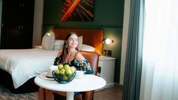 Suite, 1 Bedroom, Garden View | In-room safe, desk, blackout drapes, soundproofing