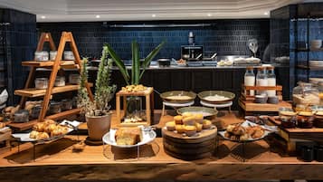 Frukostbuffé varje dag (NAD 240 per person)