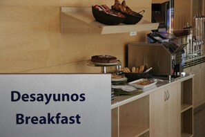 Free daily buffet breakfast - Holiday Inn Express Madrid - Getafe by IHG (Getafe)