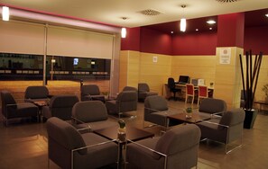 Lobby lounge - Holiday Inn Express Madrid - Getafe by IHG (Getafe)
