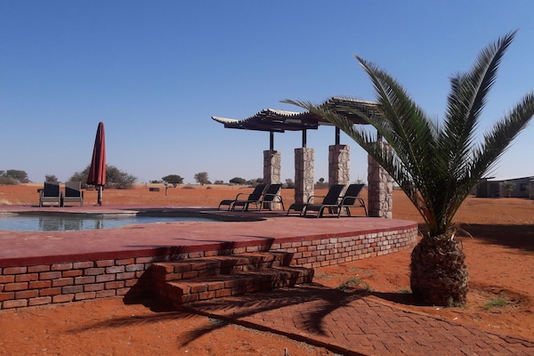 2 piscinas al aire libre, sombrillas, sillones reclinables de piscina