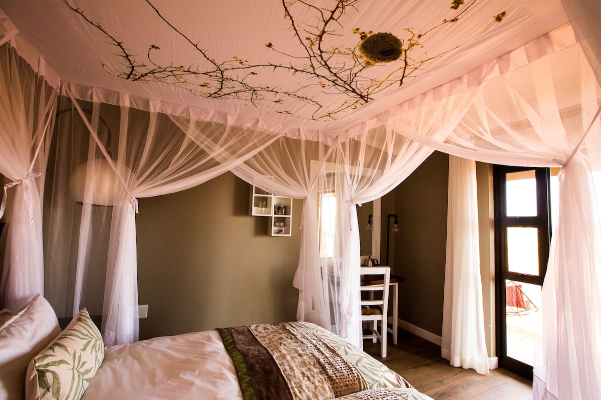 Premium bedding, in-room safe, desk, laptop workspace